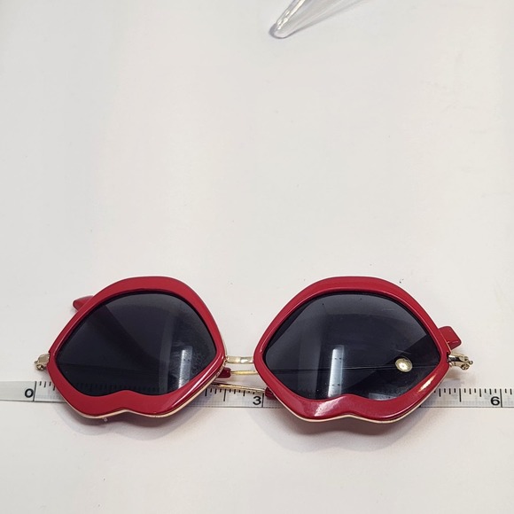 American Eagle Red Lips Sunglasses Sunnies Accessories Novelty Fashion Quirky - Picture 7 of 7